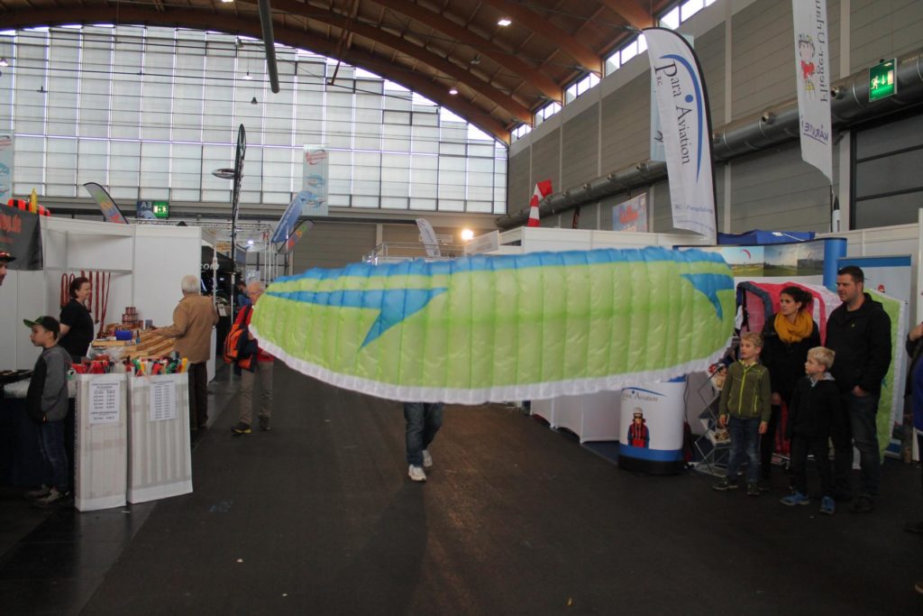 faszination modellbau friedrichshafen 2022 para aviation rc cefics rc-gleitschirme liegegurtzeug gurtzeug rc-paragliding rast rc-gleitschirme swing noah noah free