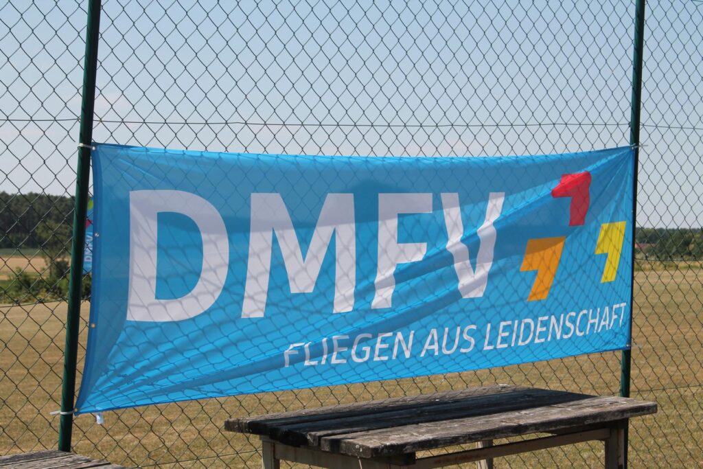 dmfv_rc_paragliding_event_fly together_flywithf_friends_hallerndorf_2023_para_aviation_rc_cefics_rc_gleitschirm_rc_paragliding
