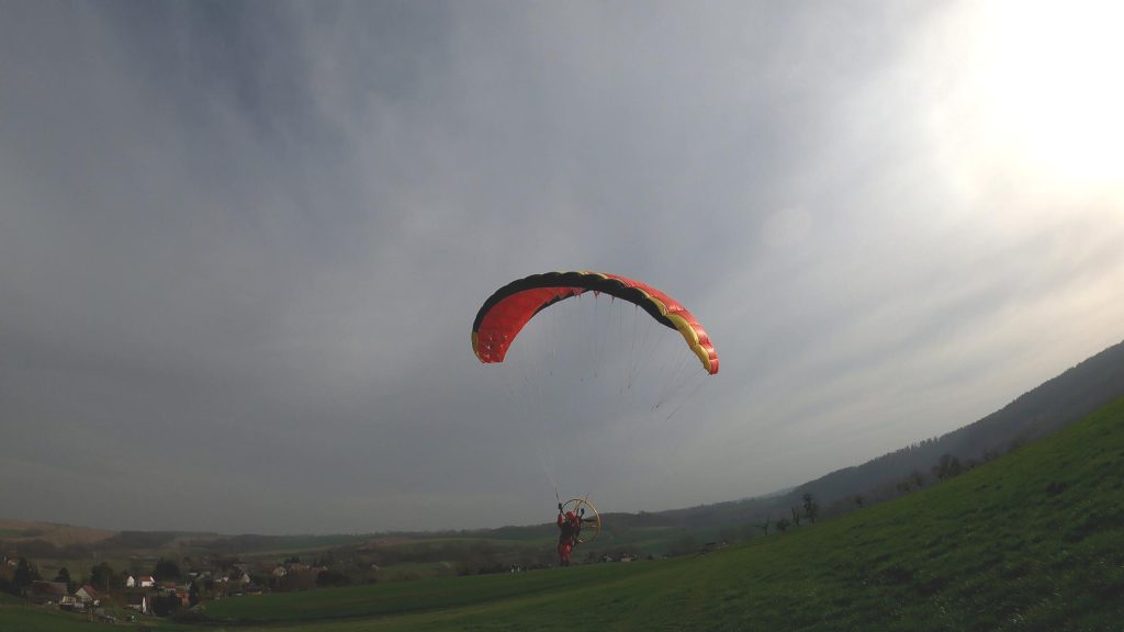 hacker_motor_cloud_1.0_gurtzeug_evo_s_pilot_robin_v2_para_aviation_rc_rc_gleitschirm_rc_paragliding_para_rc