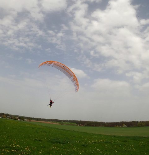 rc_gleitschirm_stable_21_race_rast_hybrid_pilotin_anna_noah_para_aviation_rc_paragliding-