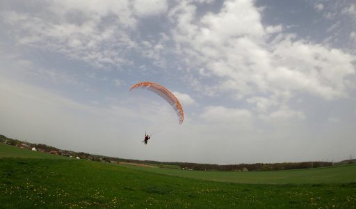 rc_gleitschirm_stable_21_race_rast_hybrid_pilotin_anna_noah_para_aviation_rc_paragliding-