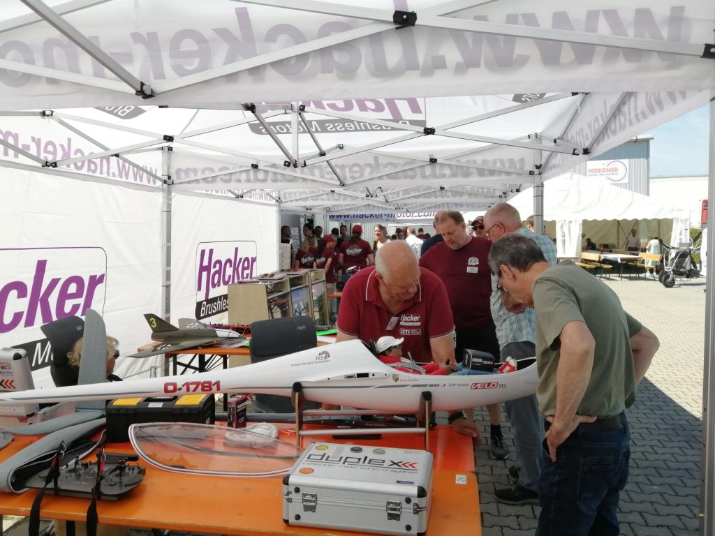 25 Jahre Hacker Motor Ausstellung Kundengespräche