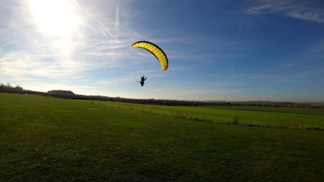 Noahfreeset am Cloud 1.0 in der Farbe gelb, schwarz rot auf dem Modellflugplatz in Sömmerda