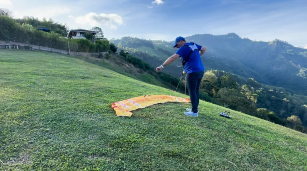 RC-Gleitschirm richtig starten. Start eines RC-Paragliders. Erklärt von Rico Priesnitz von Para Aviation RC.