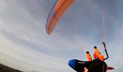 Liegegurtzeug Rocket V2 an RC-Gleitschirm Phasor 2.3 RAST von Para Aviation RC