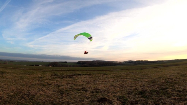 Hacker RC-Gleitschirm Cloud 1.5 mit Liegegurtzeug "ROCKET" von Para Aviation RC