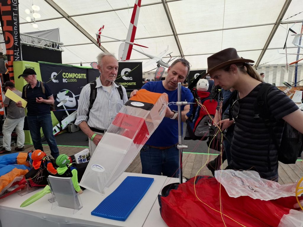 Prowing 2025. Bad Sassendorf. Para aviation RC erklärt den Aufbauund Wirkungsweise der RAST Technologie am Modell.
