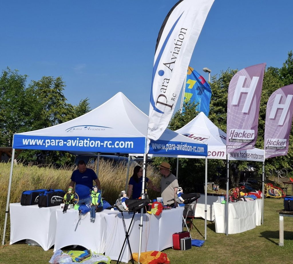 DMFV RC-Gleitschirm Treffen "Fly together - fly with friends" in Hallerndorf. Am Stand von Para Aviation RC.