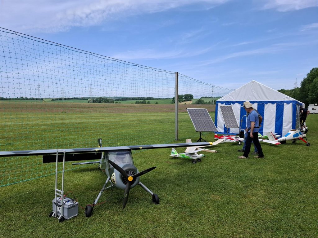 Freundschaftsfliegen auf dem Modellflugplatz Mfv Claussnitz.