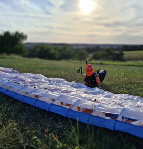 rc-gleitschirm mit phasor 2.3 und liegegurtzeug rocket v2