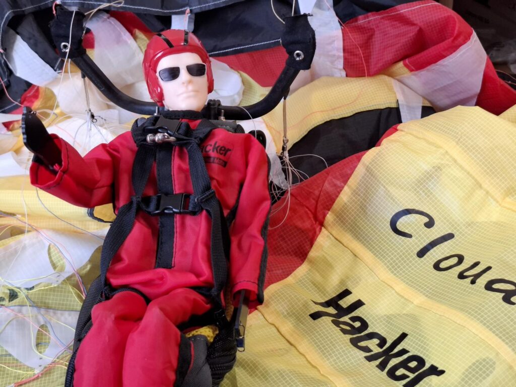 Indoor RC-Gleitschirm Cloud 1.0 mit Hacker Gurtzeug EVO und Pilot Robin V2