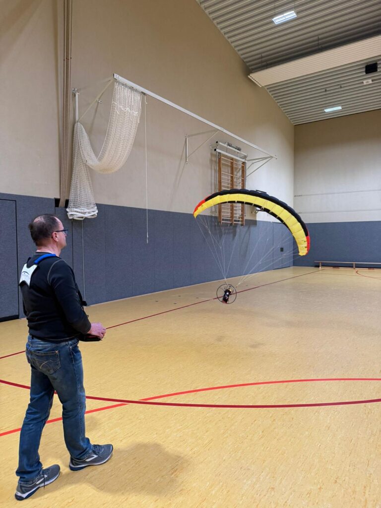Indoor RC-Gleitschirm Cloud 1.0 mit GFK Cloud 1.5 Gondel