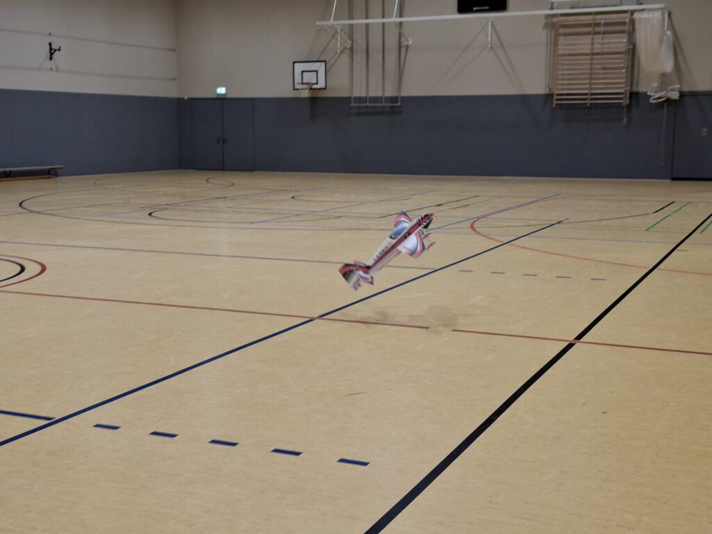 Hallenfliegen in der Sporthalle Claussnitz