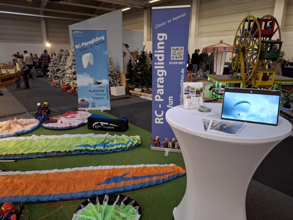 Modellbautage Möbel Mahler Siebenlehn. Stand von RC-Paragliding with fun. 