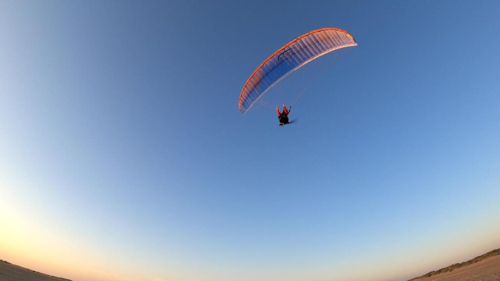 Fliegen mit einem RC-Gleitschirm Phasor 2.3 RAST am Strand von Rømø