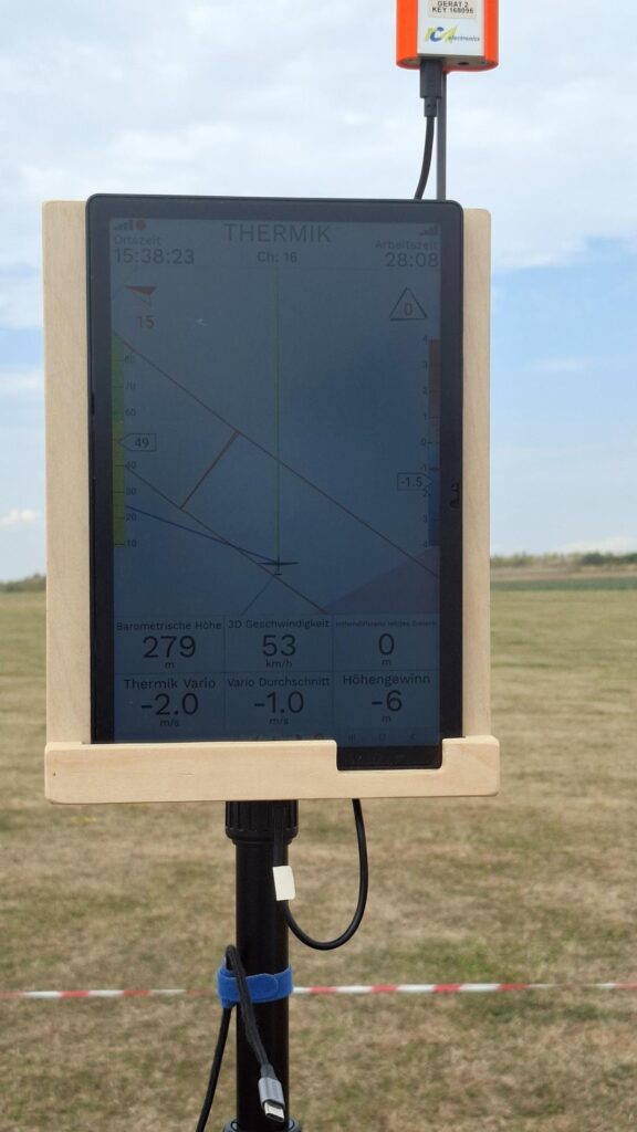 Blick auf das Tablet und GPS Kurs