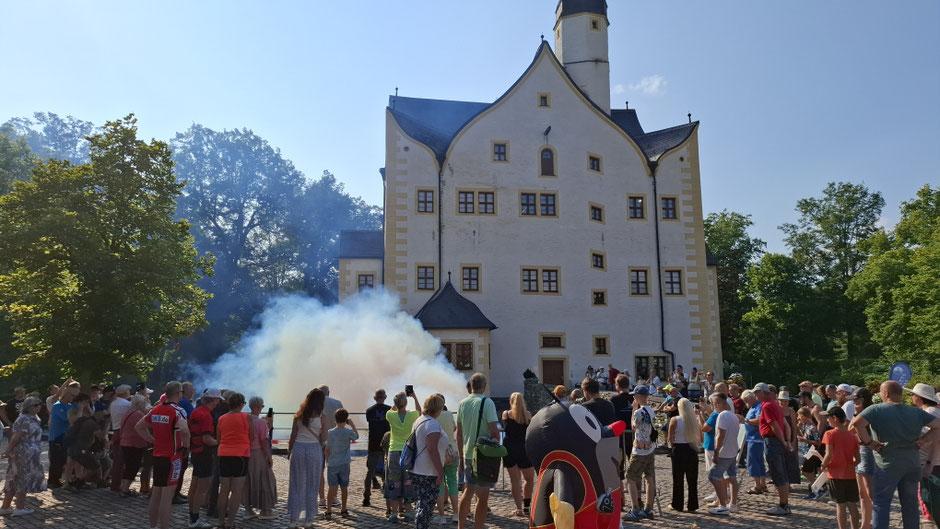 Modellsommer Chemnitz Klaffenbach: Das Triebwerk eines Jet wird gestartet.