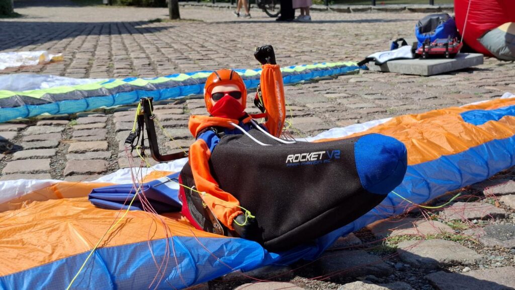 1. Modellsommer Wasserschloss Klaffenbach bei Chemnitz:: Liegegurtzeug Rocket V2 mit RC-Gleitschirm Phasor 2.3